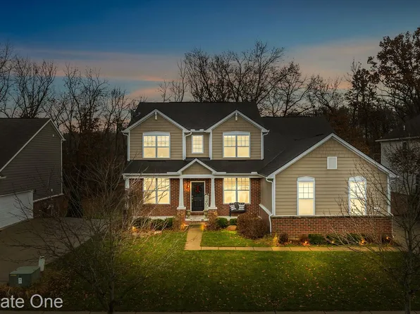 5946 Strawberry Cir, Commerce Township, MI 48382