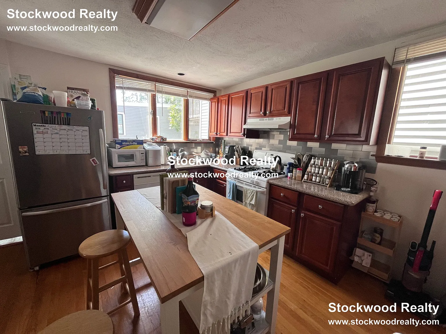 3 bed, 1.0 bath, $4,200 — Photo 3