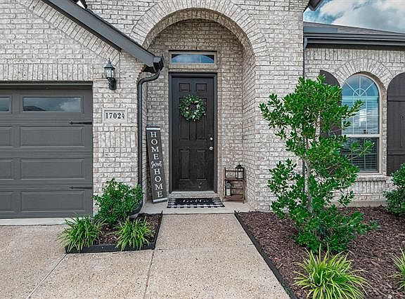 4th image of 1702 Celebration Ln