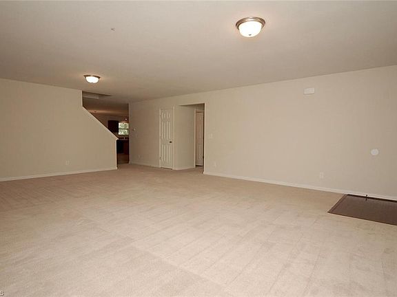 3rd image of 813 Forest Crest Dr