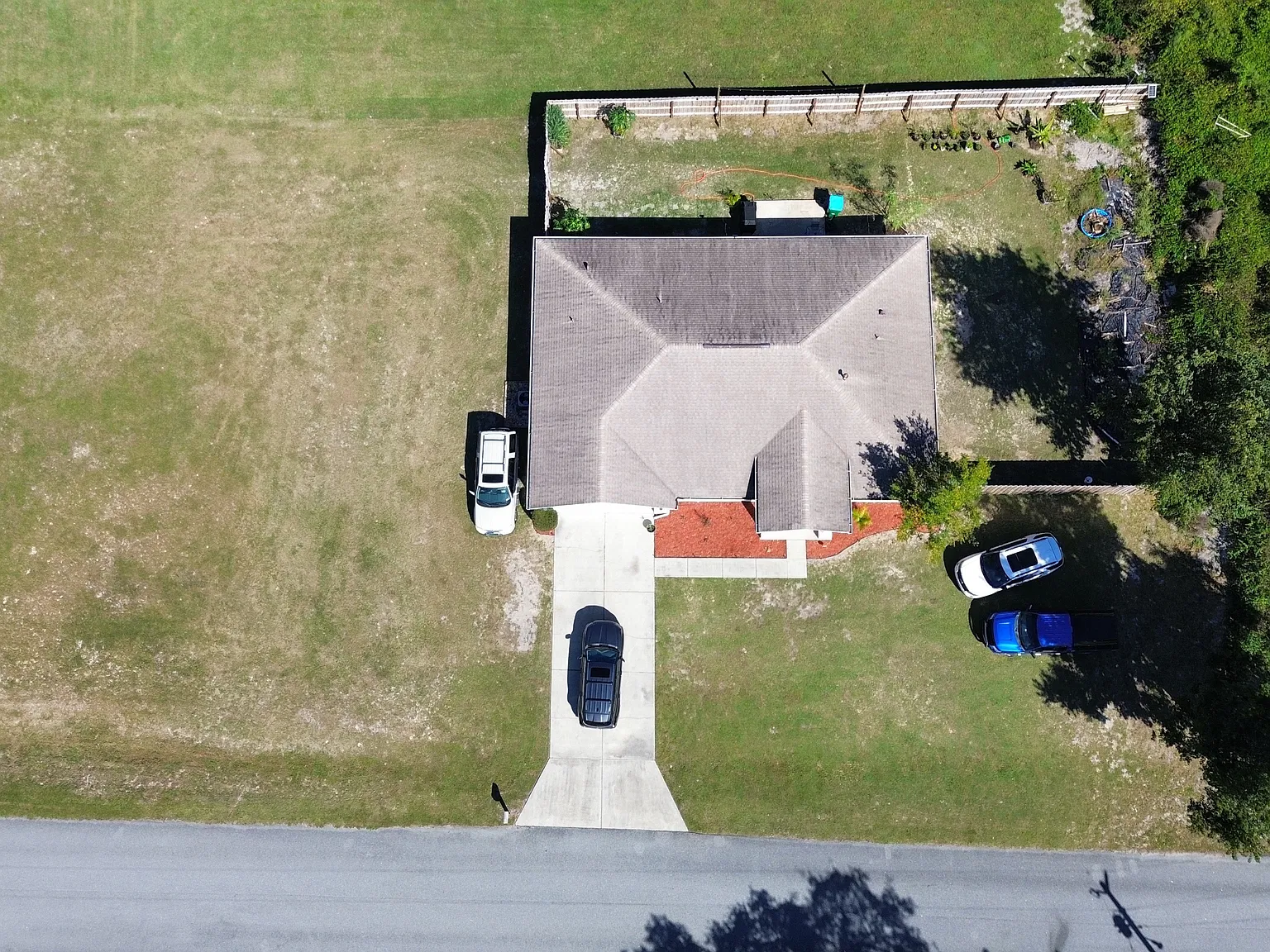 4 bed, 2040 sqft, $1,900 — Photo 2