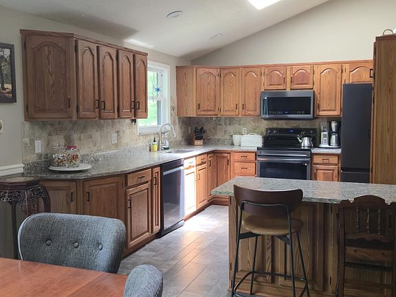 4th image of 184 Lakewood Dr