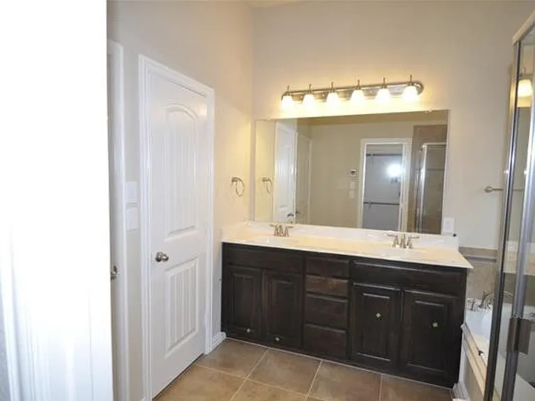 2408 Elm Valley Dr — Photo 7