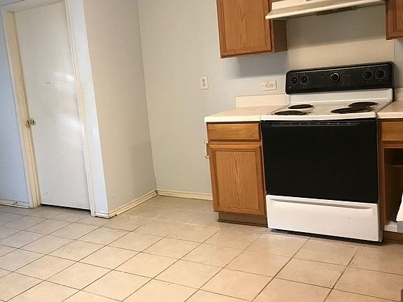 3rd image of 2701 Margaret Ln