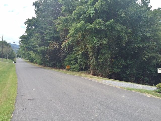2nd image of Woodland Rd