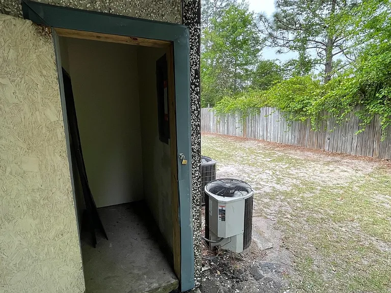 910 Brett Dr #21 — Photo 15