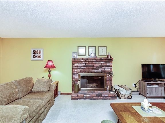 5th image of 6 Whittier Dr