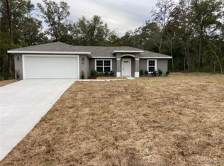 2000 W Beach Plum Dr, Citrus Springs, FL 34434