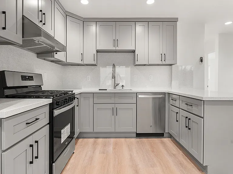 308 S Laurel St — Photo 1
