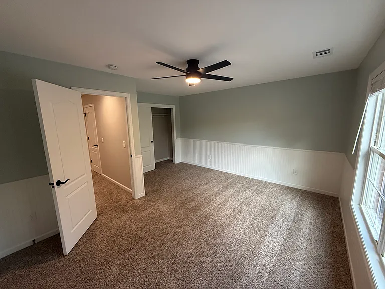 1512 E Henry St — Photo 16