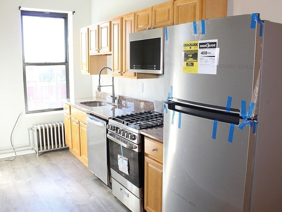 2nd image of 421 Columbia St APT 4R