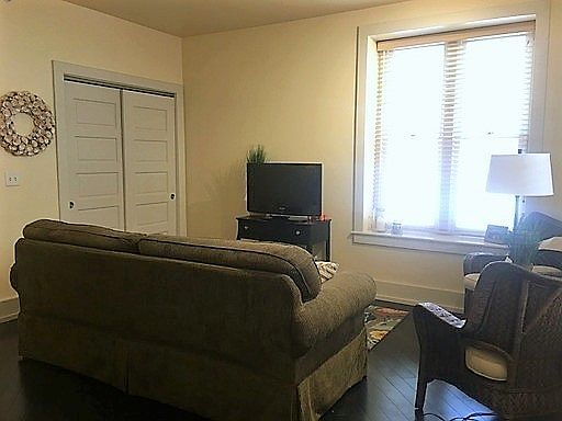 5th image of 215 NW 10th St APT 304