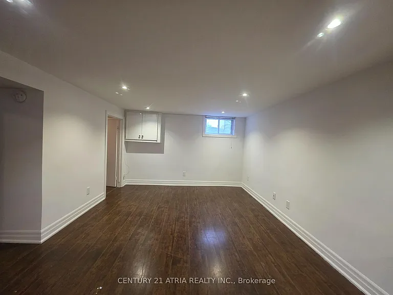 18 Grandview Ave #LOWER — Photo 3