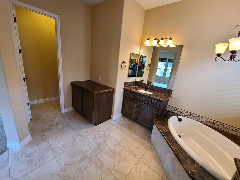 1714 E Alegria Rd — Photo 33