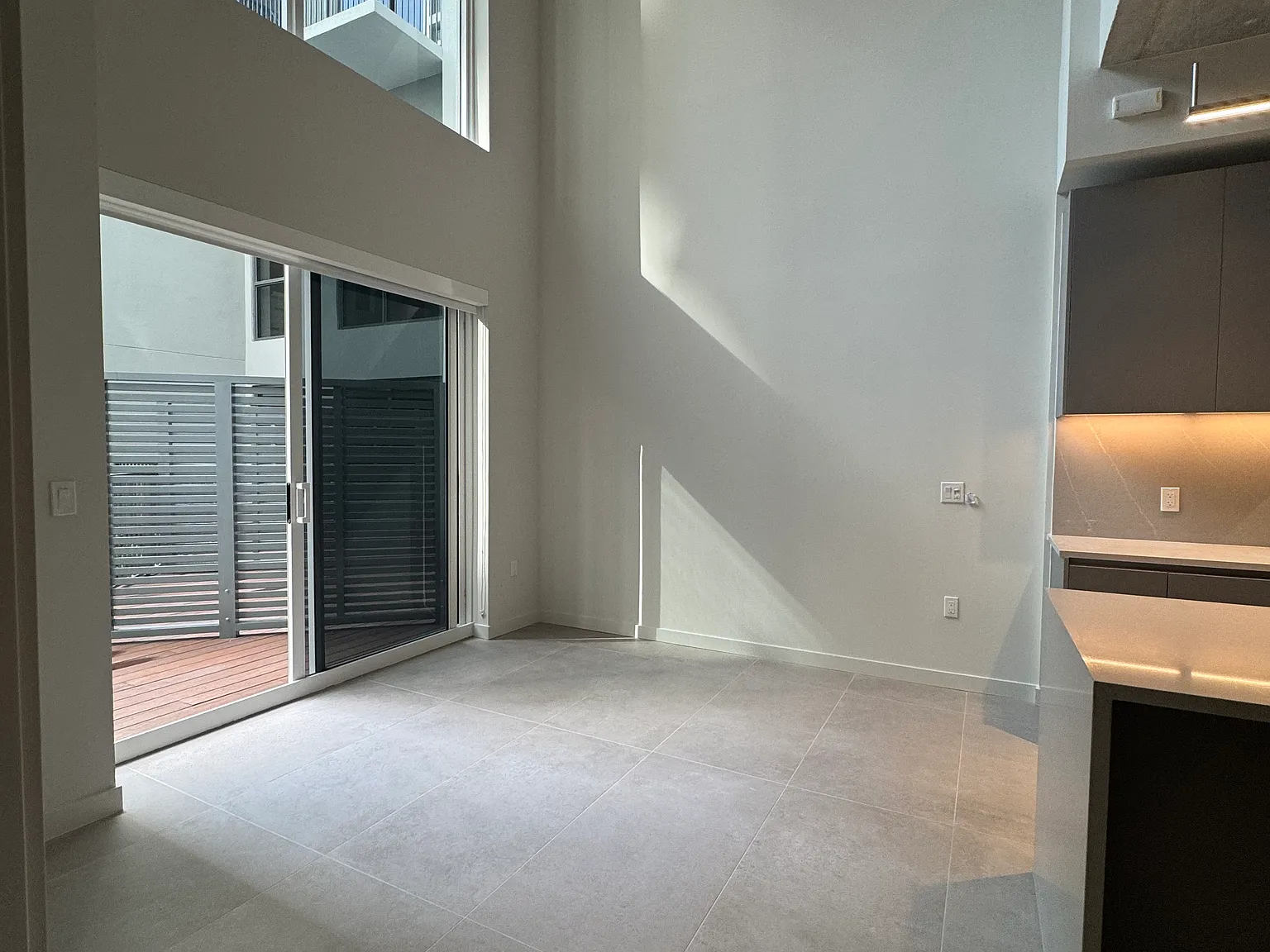 3 bed, 1438 sqft, $4,972 — Photo 4
