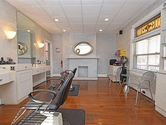 5th image of 3737 Mount Vernon Ave