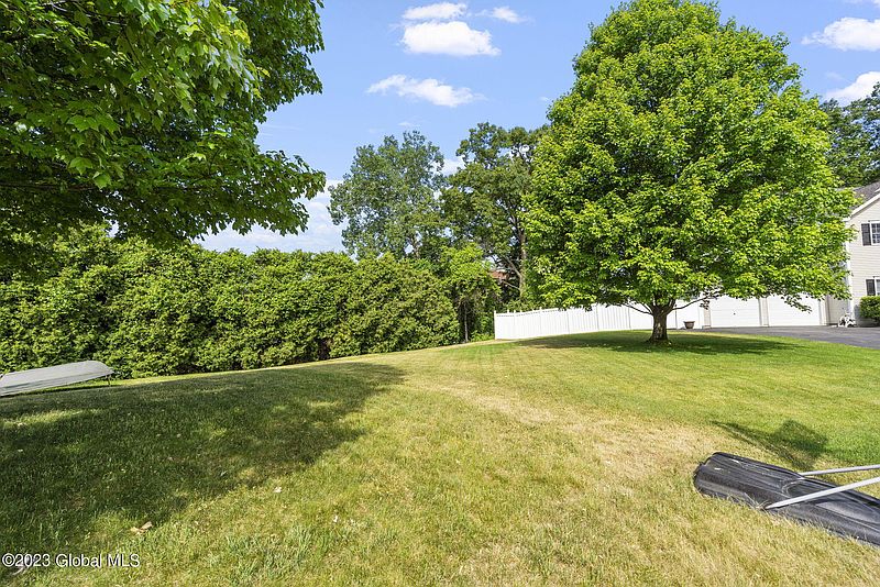3rd image of 28 Rustyville Road