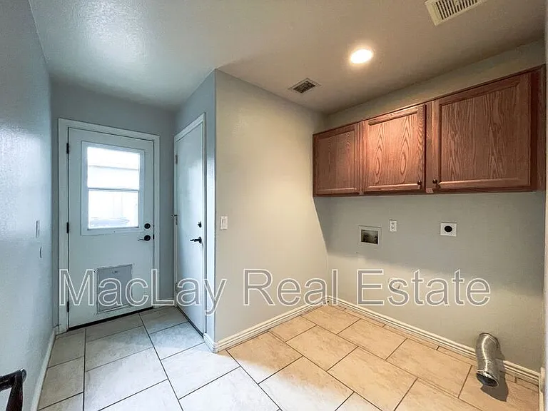 4645 E Kelly Dr — Photo 12
