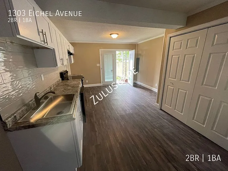 1303 E Eichel Ave — Photo 6