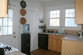 4th image of 10 James St