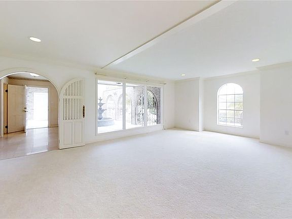 3rd image of 3119 Lake Shore Dr