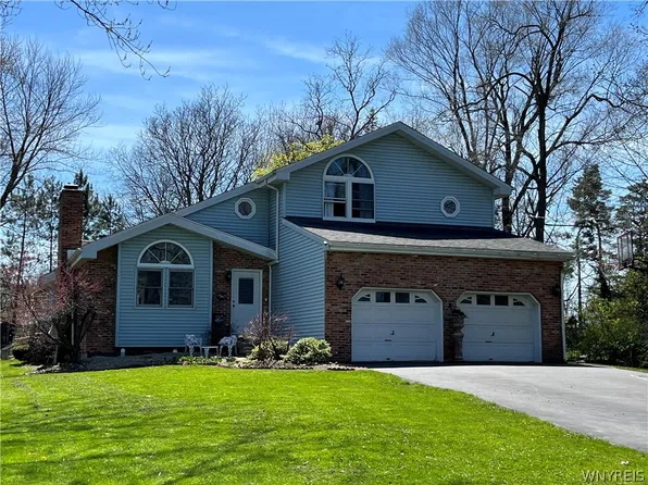 970 Escarpment Dr, Lewiston, NY 14092