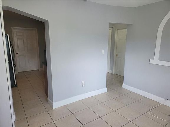 4th image of 20 NW 9th Ave