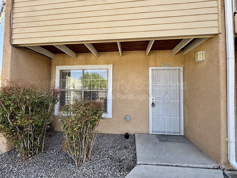 700 Fruit Ave NW — Photo 4
