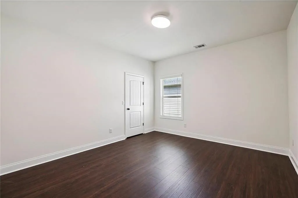 5 bed, 4711 sqft, $3,500 — Photo 4