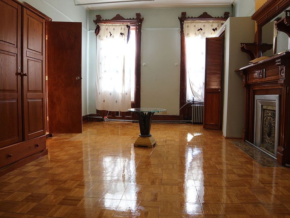 1st image of 236 Jefferson Ave #2R