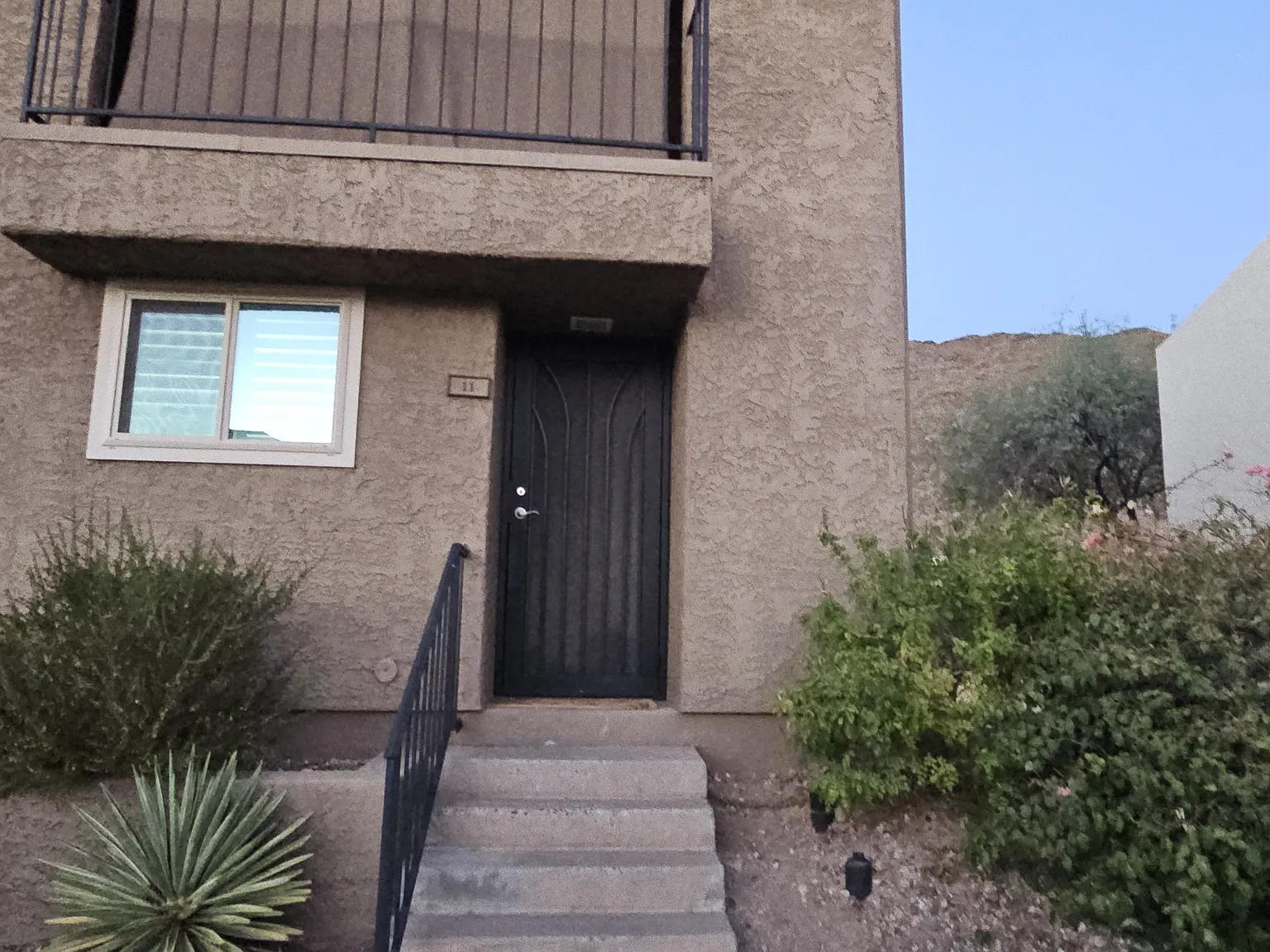2 bed, 1.5 bath, 984 sqft, $1,900 — Photo 1