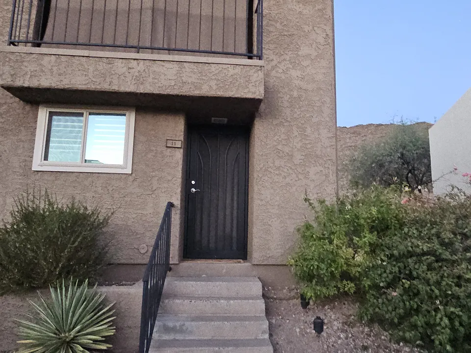 1545 E Sahuaro Dr #11