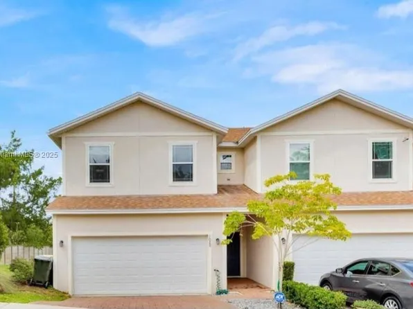 1020 Lakefront Village Dr, Clermont, FL 34711