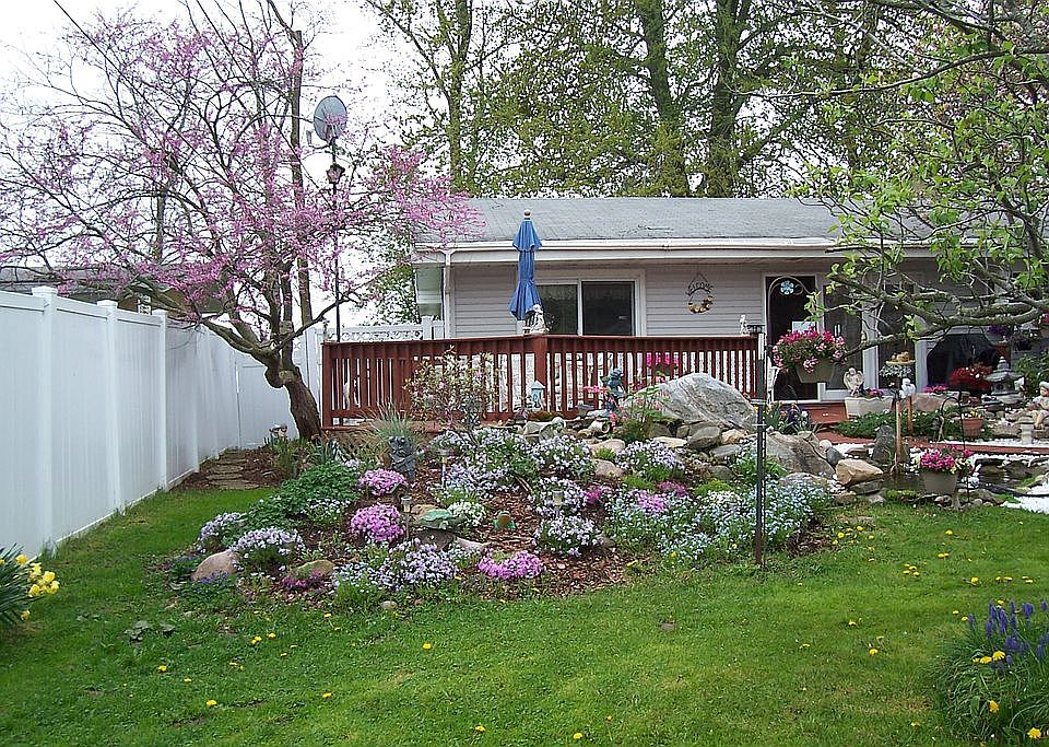 1st image of 6090 W Lakeview Dr