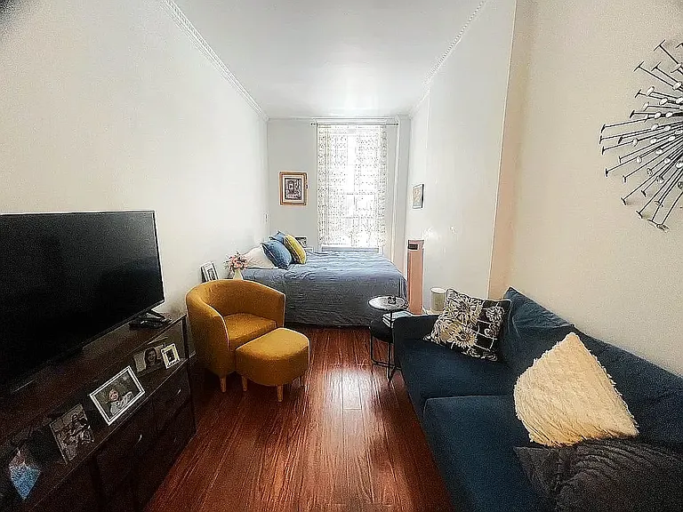 247 E 52nd St #1AA — Photo 2