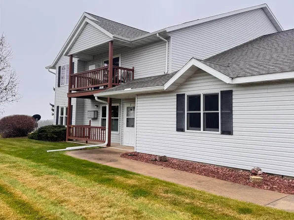 210 Country Side Ct #C, Waupaca, WI 54981