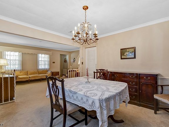 5th image of 571 Pleasant Valley Way