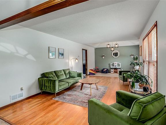 3rd image of 11636 Cherry St