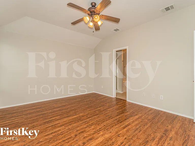 207 Amherst Dr — Photo 8