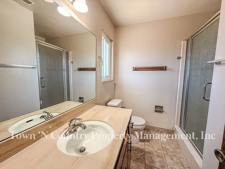 732 La Mesa Dr — Photo 16