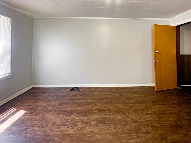 824 W University Ave — Photo 19