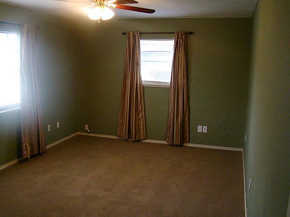 16X11 FAMILY ROOM