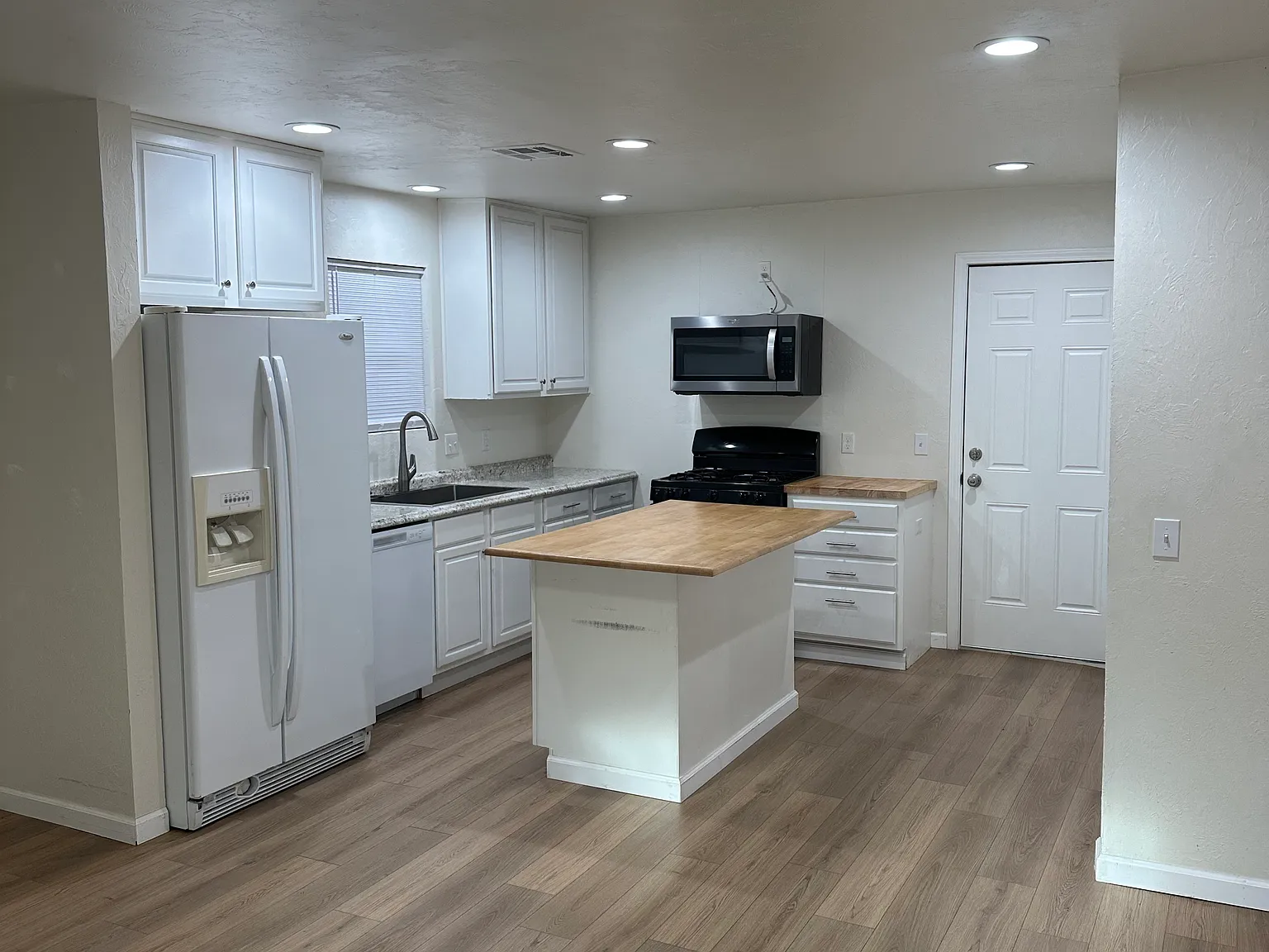 2 bed, 850 sqft, $1,150 — Photo 3