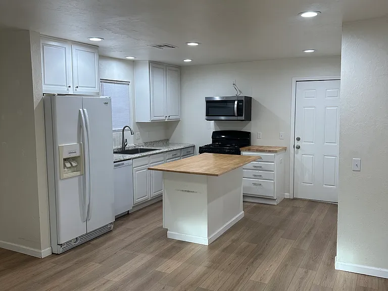 833 S Union Ave — Photo 3