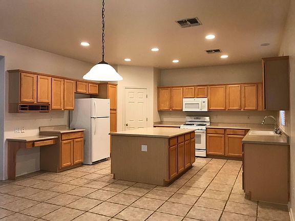 5th image of 20265 E County Down Dr