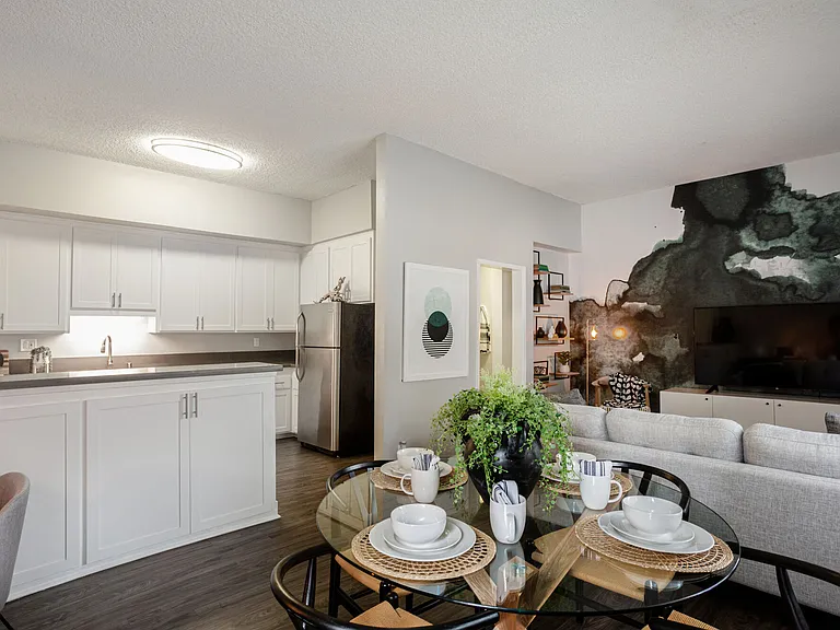 415 Gayley Ave — Photo 6
