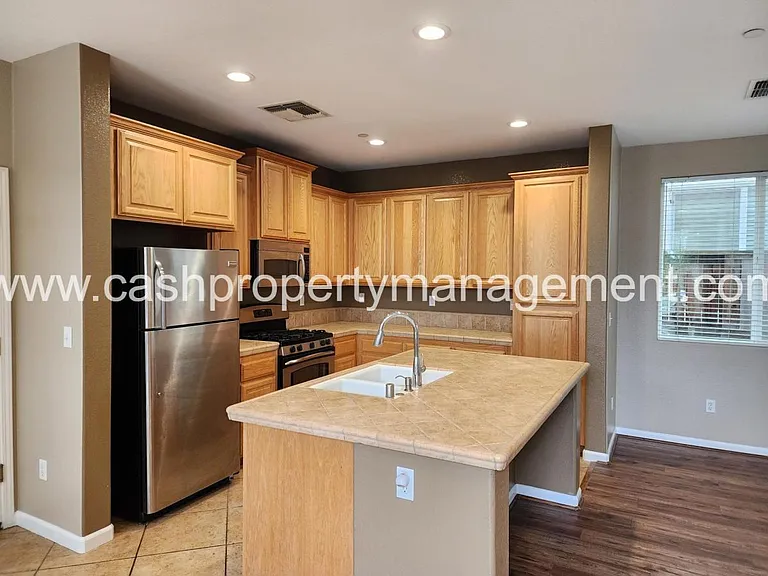 548 Navigator Dr — Photo 4
