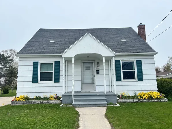 1223 5th St, Algoma, WI 54201