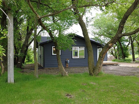 4th image of 324 Penner Street