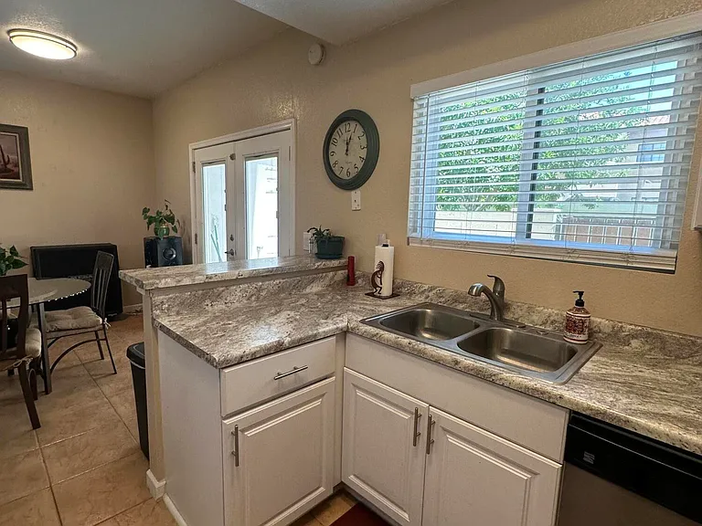 2941 N Oregon St #7 — Photo 8